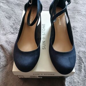 New Sun + Stone Navy Ankle-Strap Round-Toe Pumps size 10